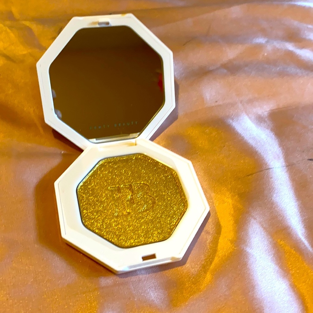 Fenty beauty highlighter